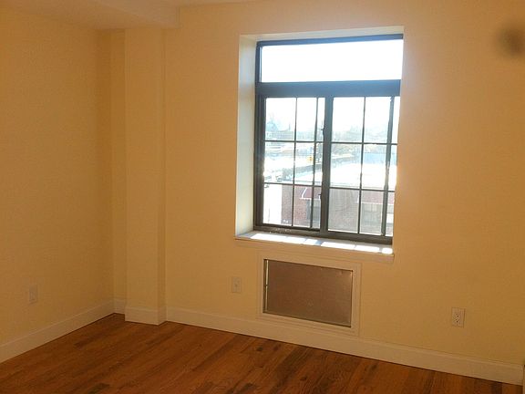 5th image of 959 E 225th St