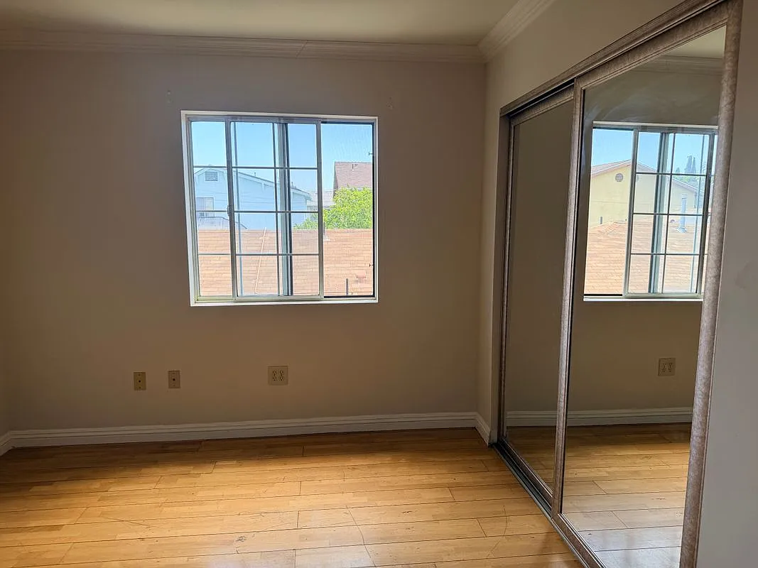 2 bed, 1.5 bath, 950 sqft, $2,500 — Photo 4