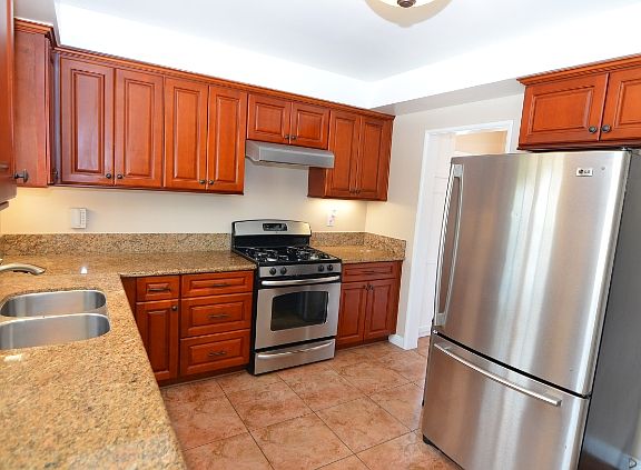 2nd image of 3905 W 184th St