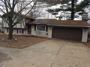 605 S East St, Fenton, MI 48430