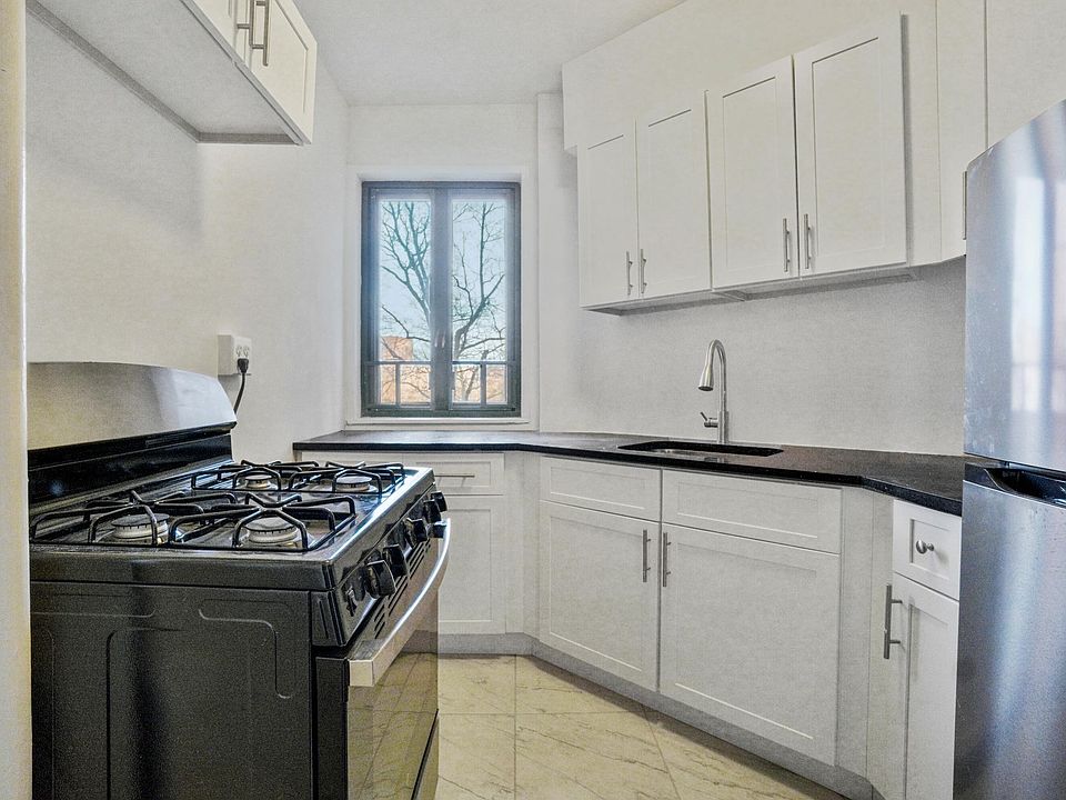 1st image of 2554 Woodhull Ave