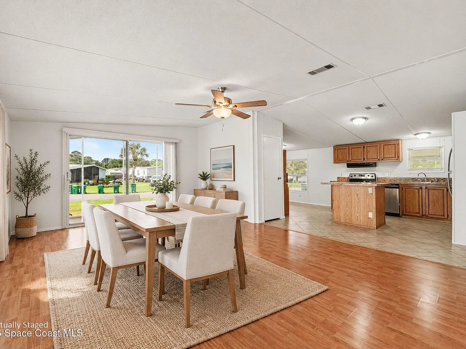3 bed, 2.0 bath, 1728 sqft, $1,950 — Photo 4