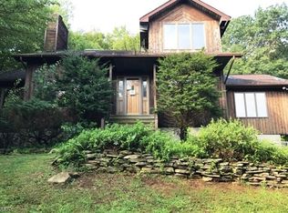 8 Ekes Ct, Sussex, NJ 07461
