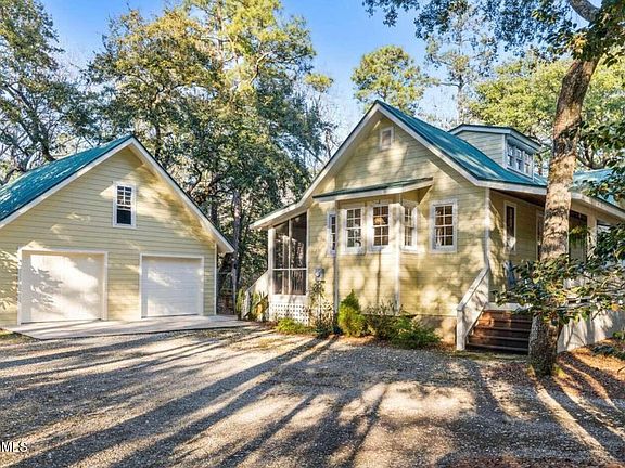 3rd image of 679 Carolina Bay Court