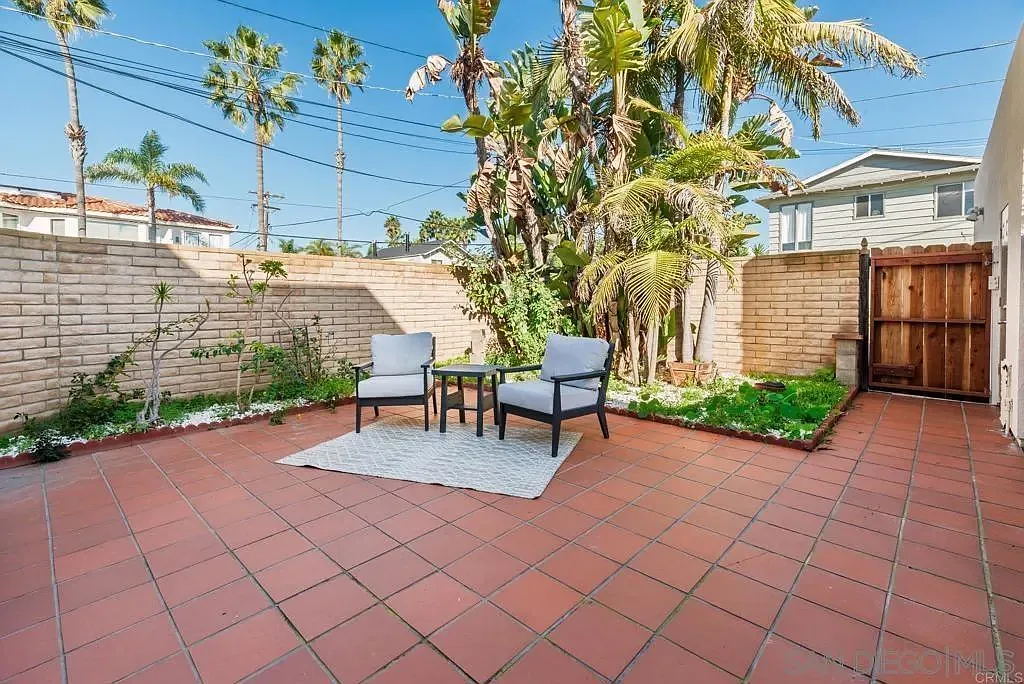 2 bed, 1.5 bath, 1350 sqft, $7,500 — Photo 4