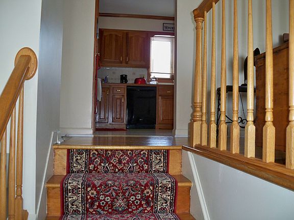 5th image of 18 Stanford Dr