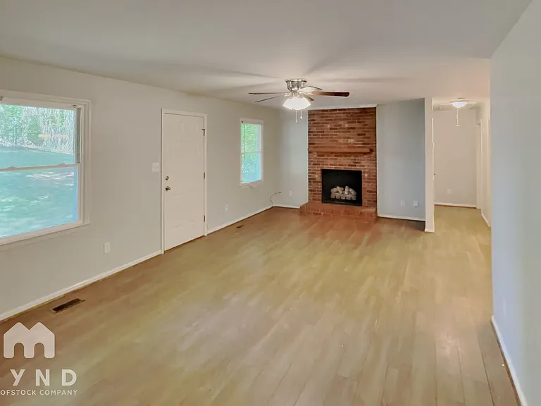 4629 Longbriar Dr — Photo 7