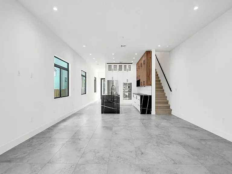 604 SW 7th Ave — Photo 18