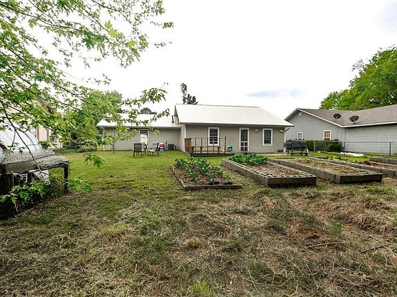 4th image of 937 Lewis Cir