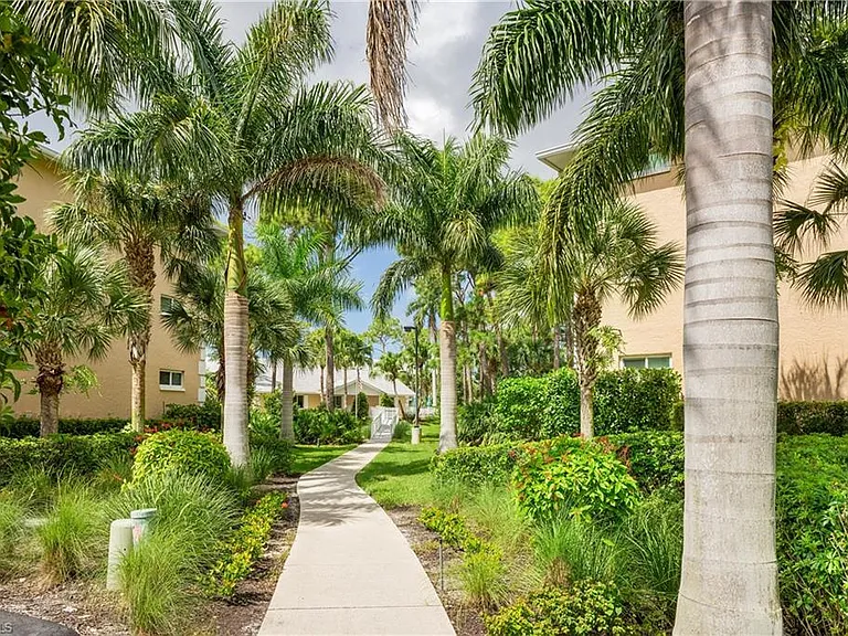 3001 Sandpiper Bay Cir — Photo 2