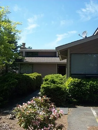 2531 Superior St — Photo 3
