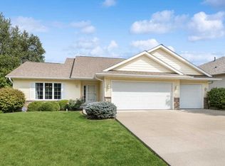 733 Galway Dr, Iowa City, IA 52246