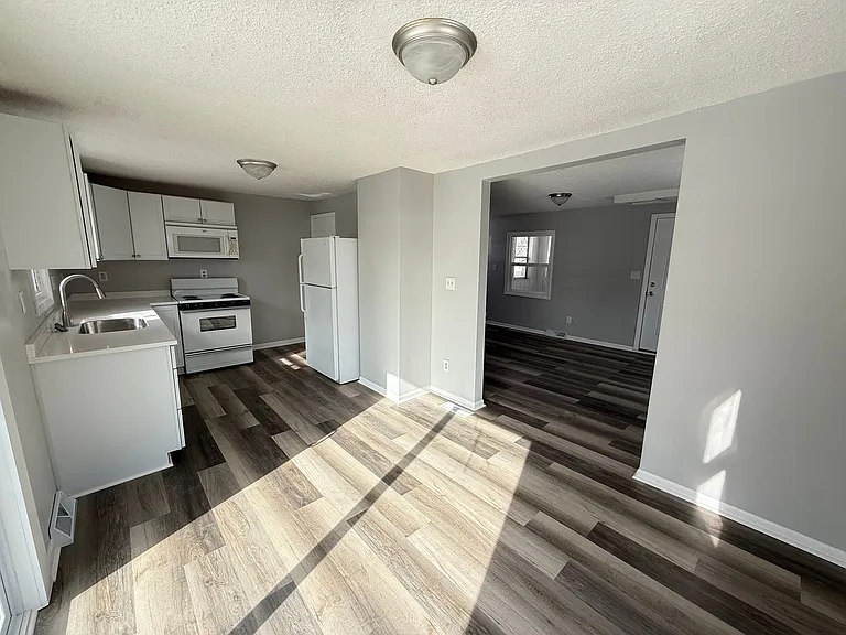 2321 W Main St — Photo 15