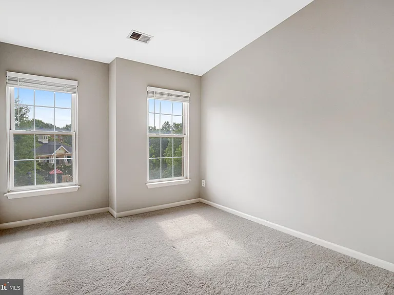 22616 Welborne Manor Sq — Photo 30