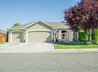 8400 W Clearwater Pl, Kennewick, WA 99336