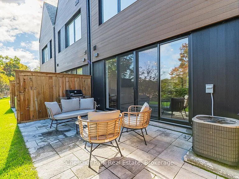29 Rockmount Cres — Photo 32