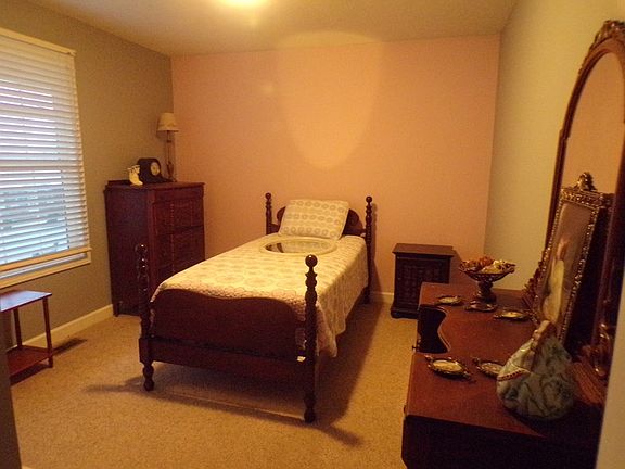 5th image of 526 Murray St