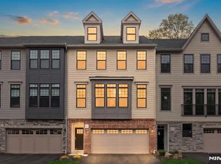 92 Cinnamon Dr, Upper Saddle River, NJ 07458