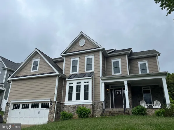 2233 N Underwood St, Falls Church, VA 22043