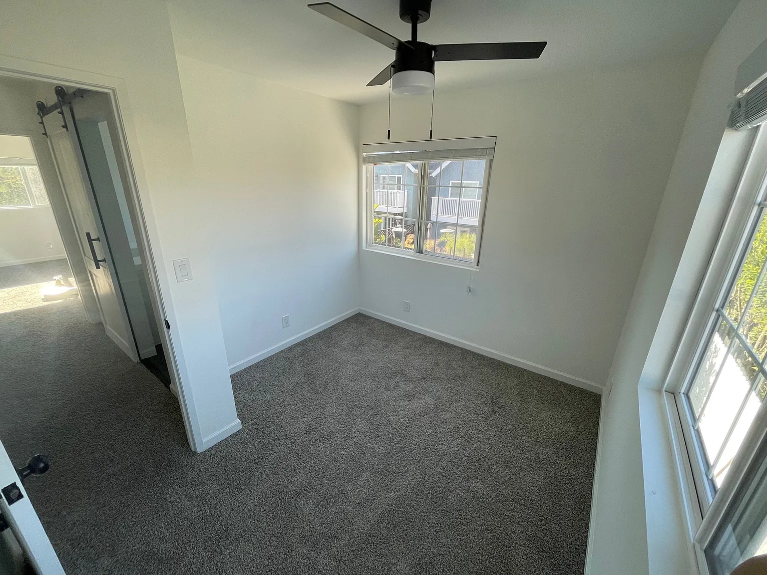 2 bed, 900 sqft, $3,675 — Photo 4