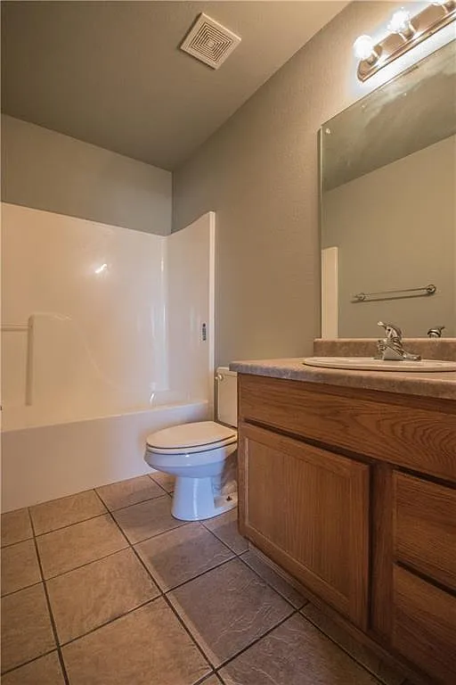 2 bed, 1000 sqft, $1,250 — Photo 4