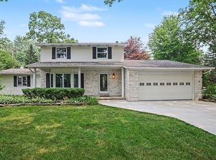 1586 Saint Marys Ct, Essexville, MI 48732
