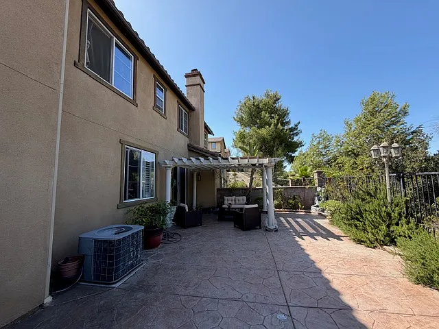 2297 Treetop Ln — Photo 28