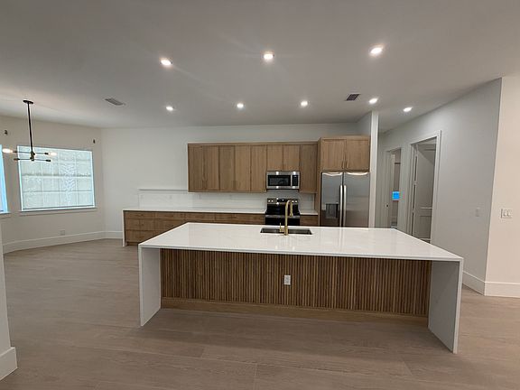 2nd image of 4111 1st Ave SW