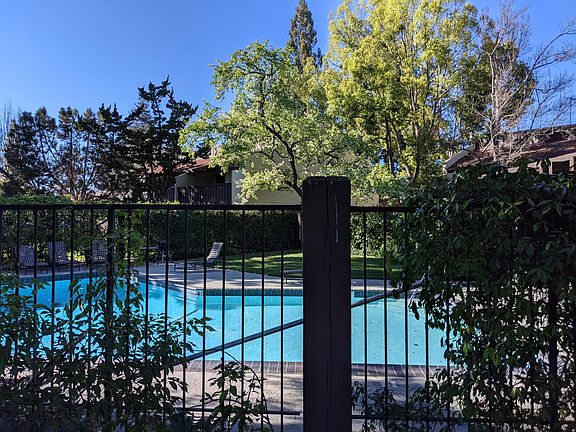 3rd image of 1001 E Evelyn Ave #136