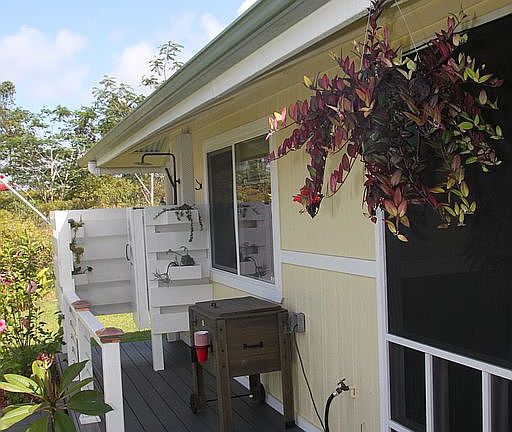 outdoor shower w hot/cold 