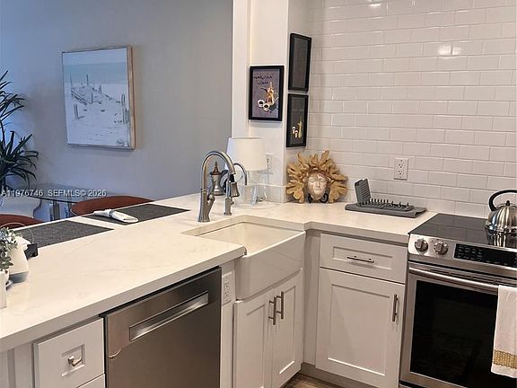 4th image of 400 N Riverside Dr APT 410