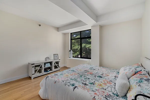 Sold by Julia B Fee Sotheby's International Realty | media 10