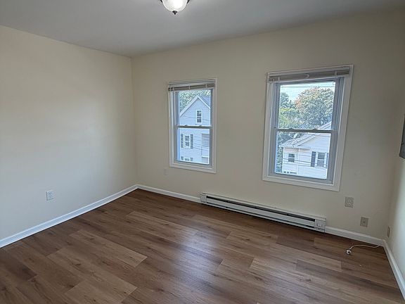 5th image of 122 Willow St Unit 3B