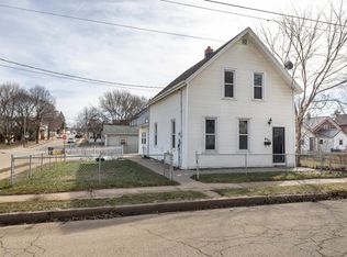 890 High Bluff St, Dubuque, IA 52001