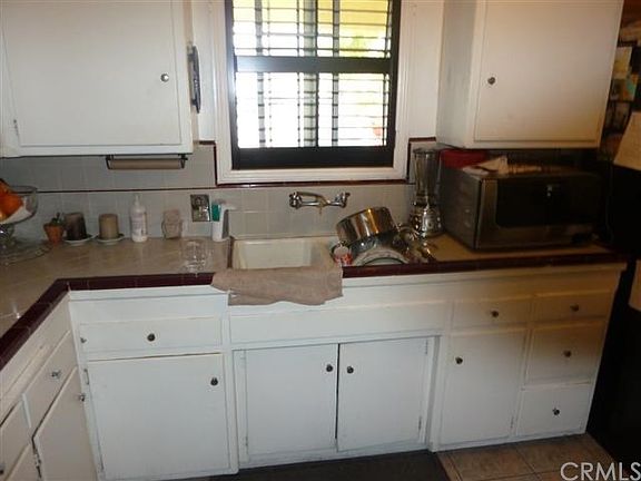 2nd image of 851 W G St