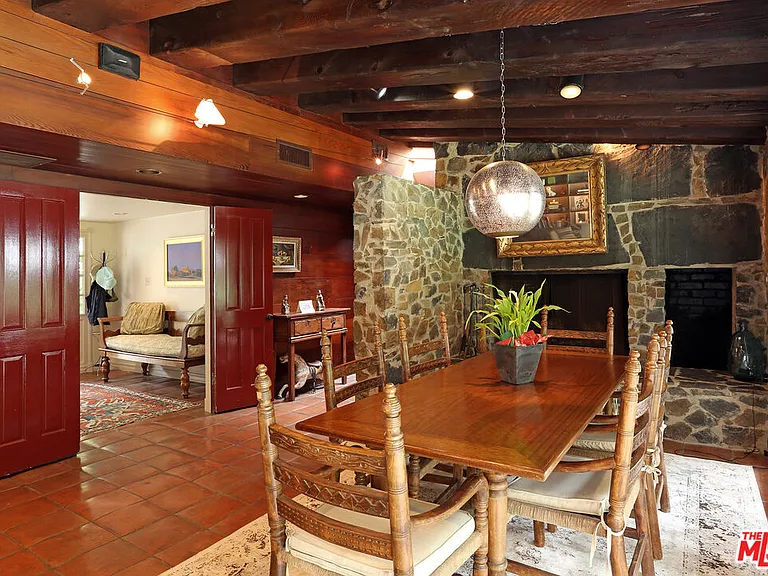 2673 Mandeville Canyon Rd — Photo 10