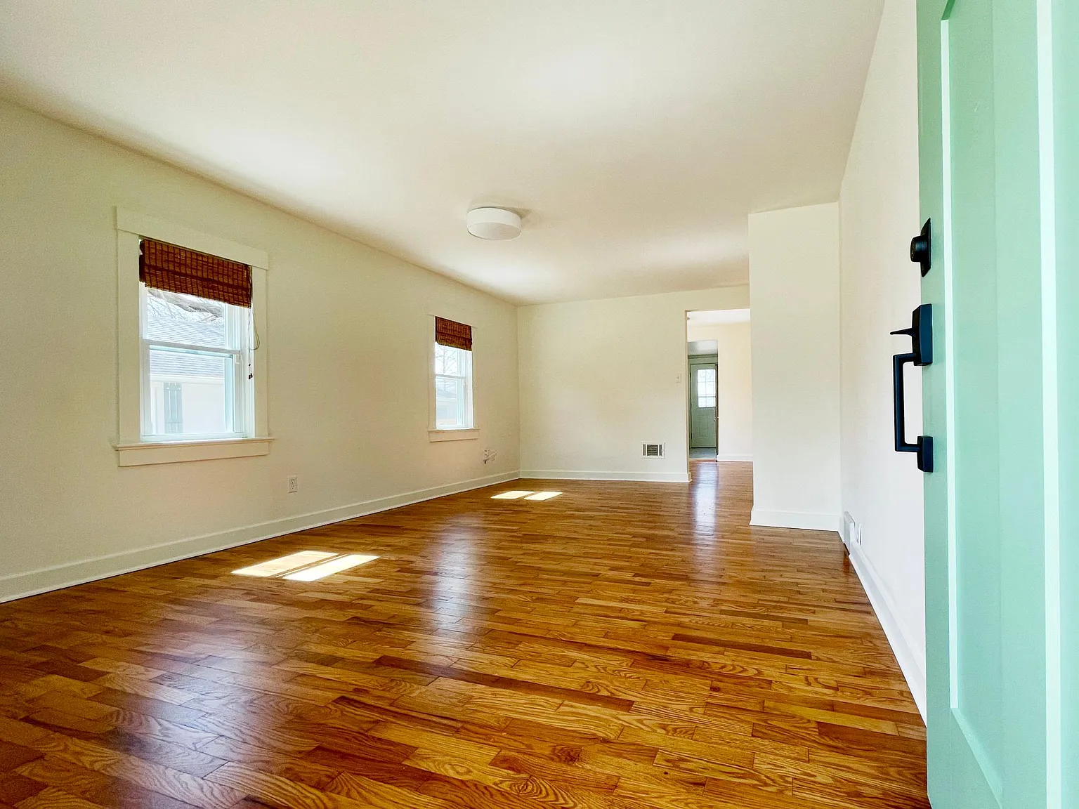 4742 Canterbury Rd — Photo 2