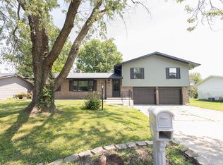 700 Meadowbrook Cir, Moberly, MO 65270