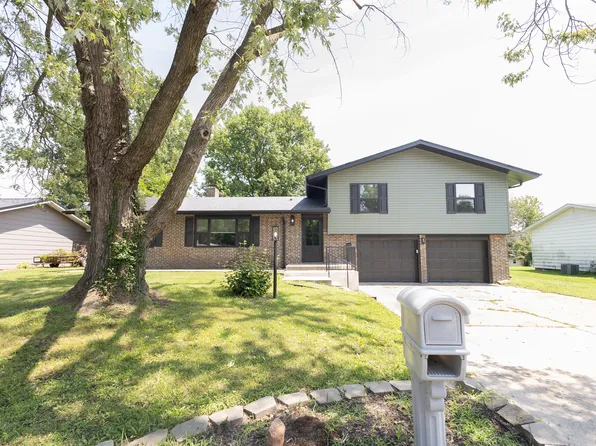 700 Meadowbrook Cir, Moberly, MO 65270