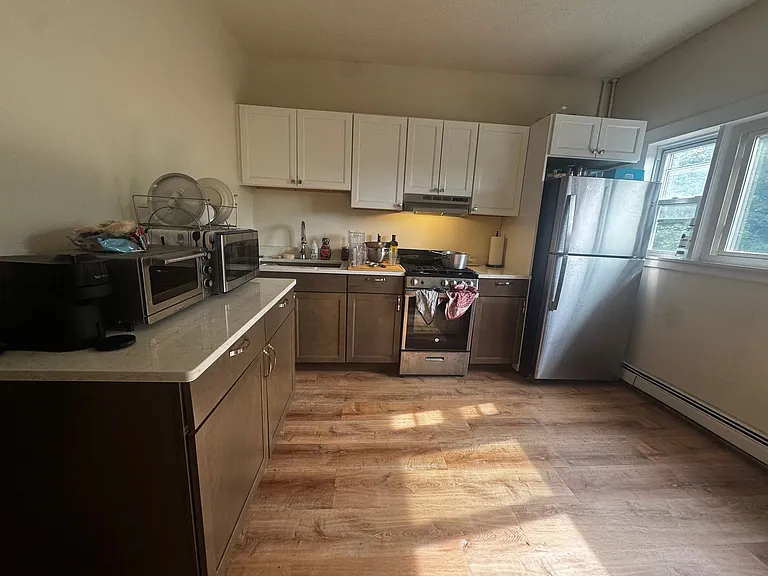 818 Parker St — Photo 6