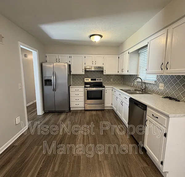 1820 E Cherokee Ln — Photo 7