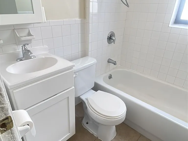 145 - Chestnut Apartments — Photo 4