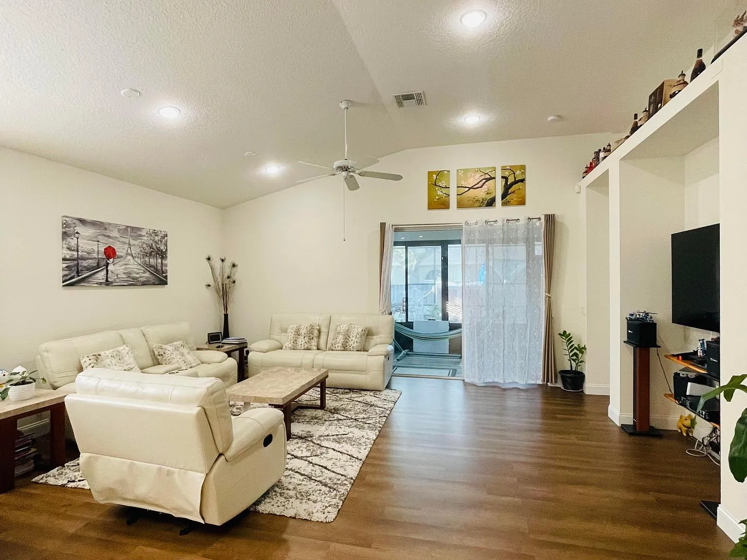 4 bed, 2551 sqft, $2,950 — Photo 3