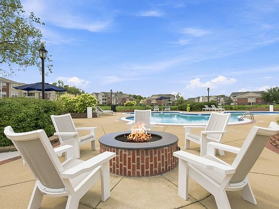 2nd image of 100 Lakeside Dr #9-0931