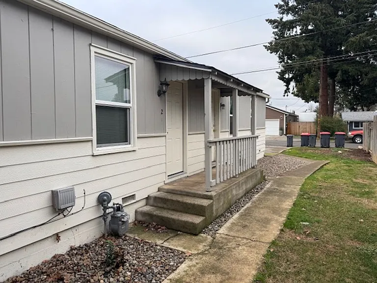 518 Alberts St — Photo 16