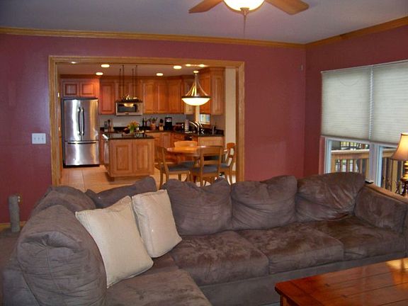 3rd image of 831 Joshua Dr