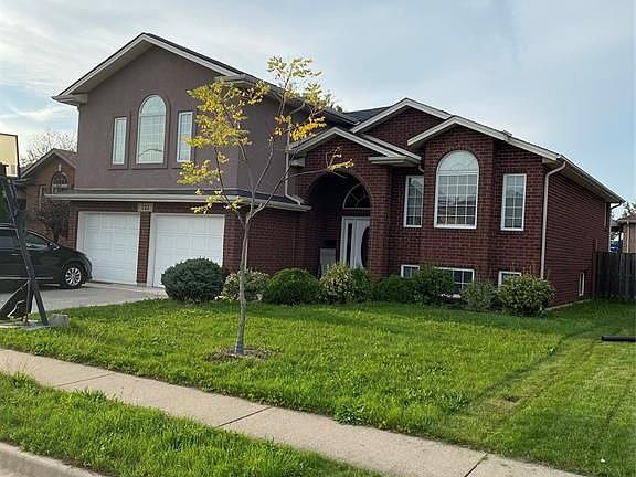 2nd image of 722 Newport Cres