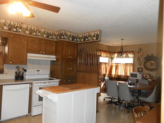 large eat in kitchen