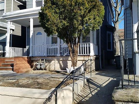 2nd image of 121 N 9th Ave
