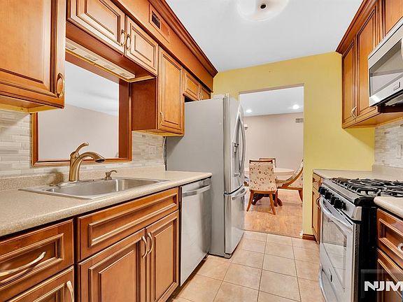 5th image of 825 Riverside Avenue #13